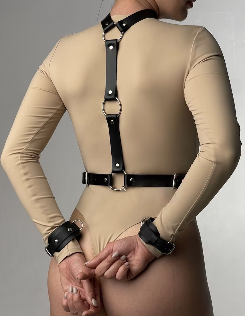 Women's Sexy Leather Harness B - Garter Belt Set recensie en prijs